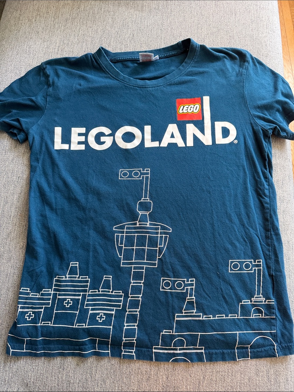 Official 2023 LEGO LEGOLAND Castle Graphic T-Shirt Adult Small Souvenir